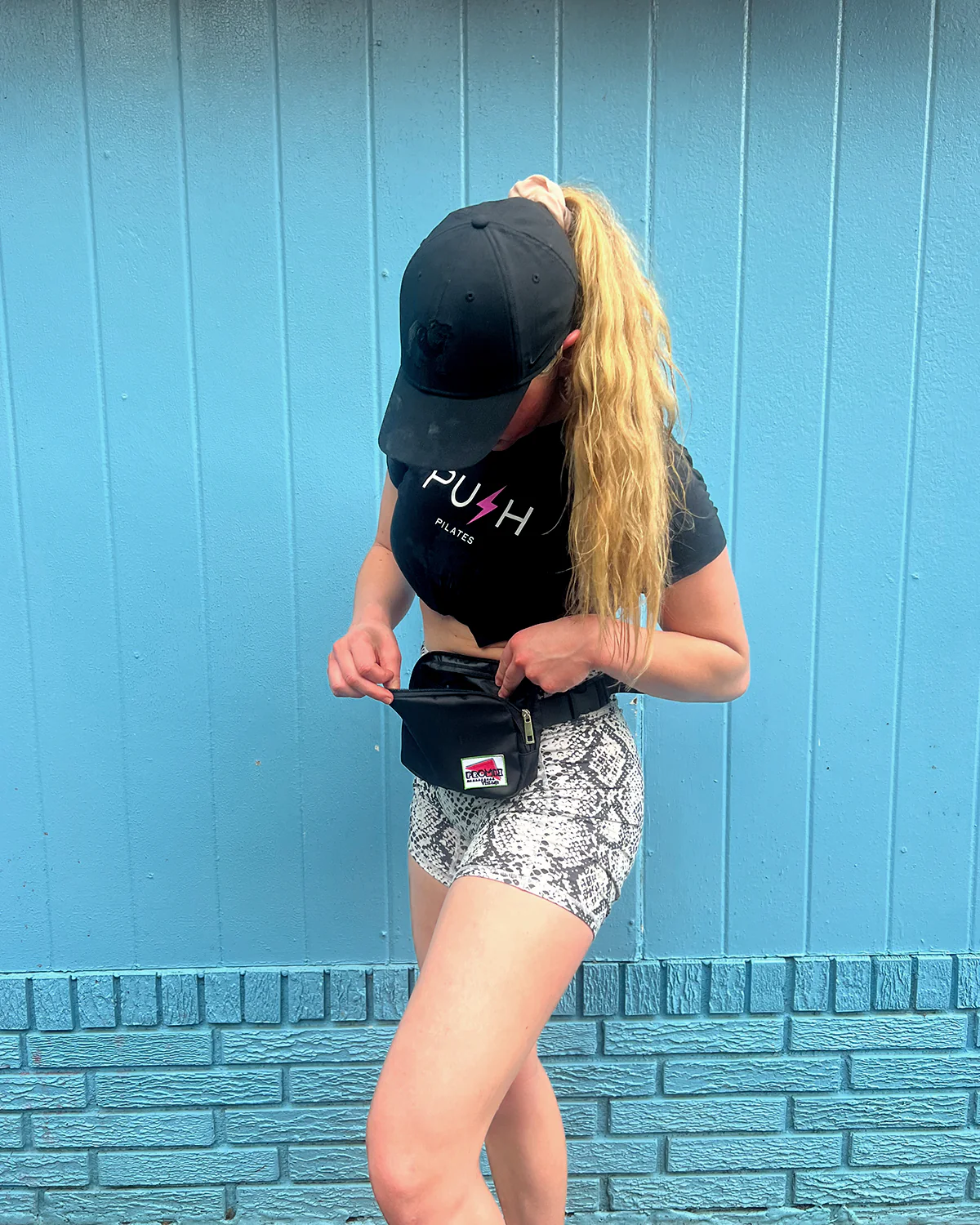 Black Vintage Fanny Pack - Image 4
